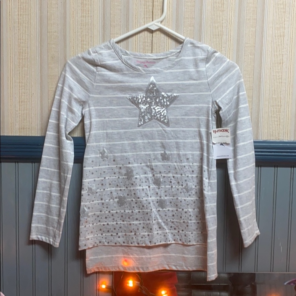 A long sleeve shirt